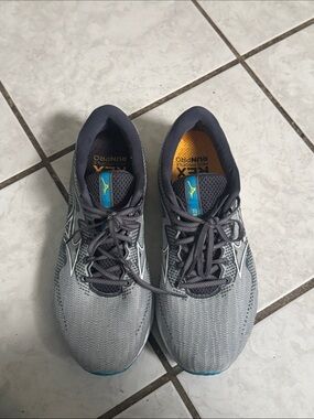 Mizuno Men’s Gray Athletic Running Shoes with Teal Accents